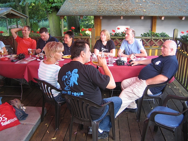 vl um den Tisch: Holger (Arizona), Peter, Nicole, Katja, Volker, Kalle, MikeP, Ingrid.