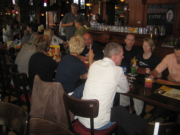 Zu viele Gesichter, denkt Euch die Namen selber Zu viele Gesichter, denkt Euch die Namen selber