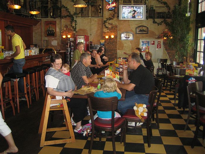 vl: Anja & Baby, Lal@, Rita, viele Leute im Hintergrund, Carsten. vl: Anja & Baby, Lal@, Rita, viele Leute im Hintergrund, Carsten.